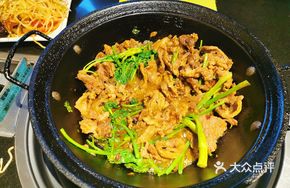 Fatty Pork and Chinese Parsley Hot Pot