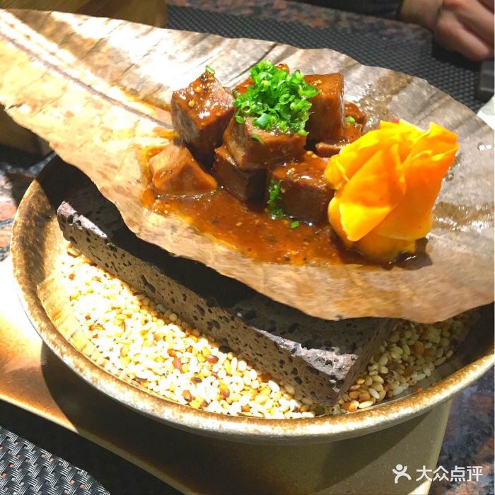 花隐日式怀石料理(五角场店)骰子牛舌蒲叶烧图片 - 第1张