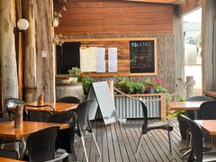 -12 Rocks Beach Bar Cafe