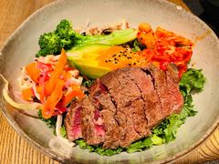 煎牛肉牛油果花椰菜色拉-Wagas(静安嘉里中心店)