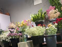 -何兮花店·气球派对鲜花店(马桥银春路万科城店)