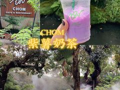 -Chom Cafe and Restaurant