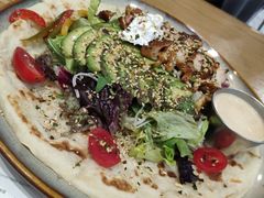 照烧鸡肉配牛油果拉法沙拉-HELLO 27 意面·沙拉·帕尼尼