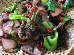 蕨粑炒腊肉-古城苗家土菜馆(河景餐厅店)