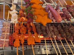 -哈尔滨小酒馆·鲜肉现穿自助烧烤(康新花园店)