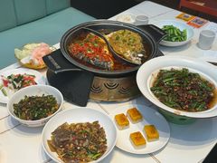 -阿瓦山寨·湘菜现炒·剁椒鱼头王(咸阳总店)