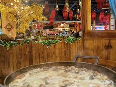 -老滇山寨•云南特色菜•地方菜•民族风情歌舞表演(金碧店)