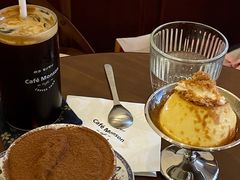 -Café Monson