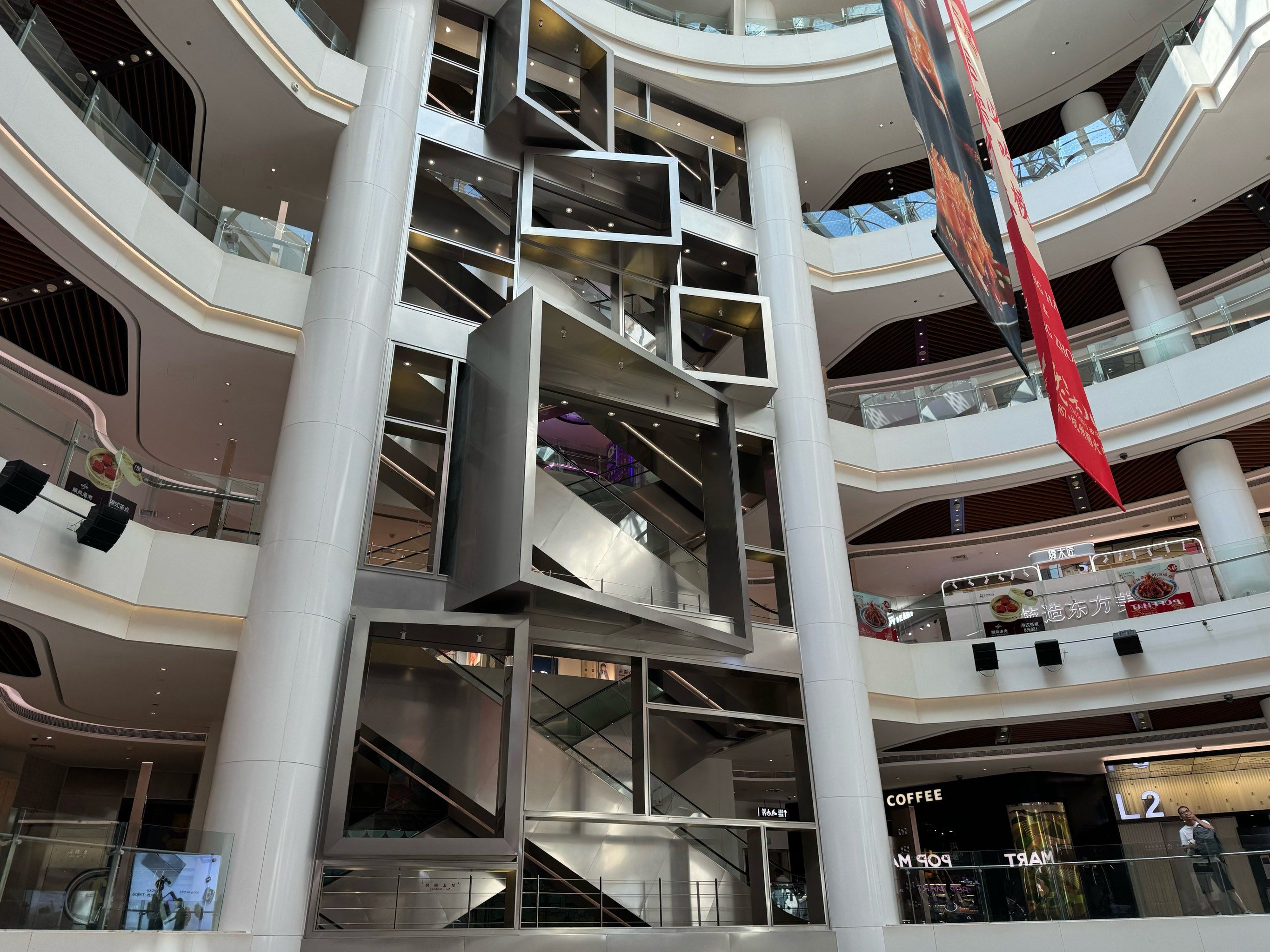 上海南京东路步行街东端,我发现了一颗耀眼的商业明珠