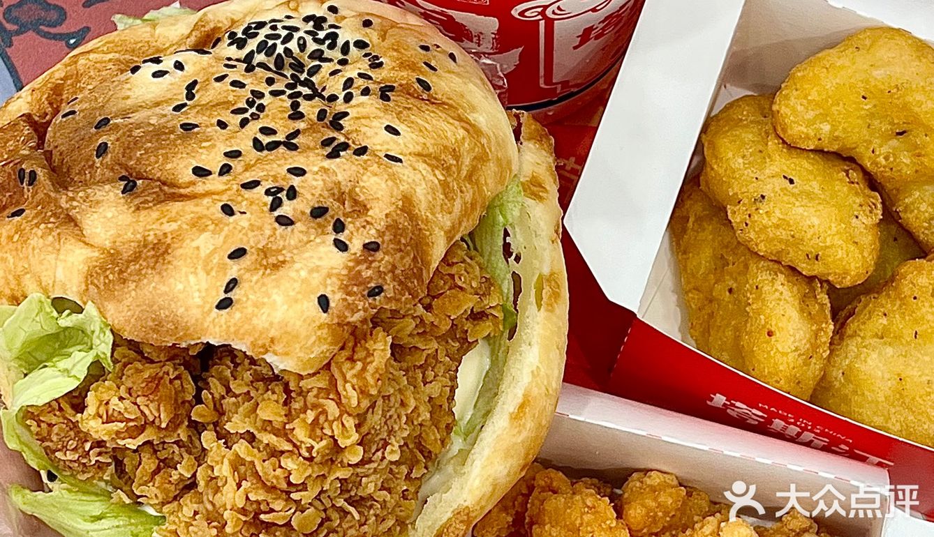 在郑州！！吃中国汉堡🍔get端午扇子…吼可爱！！