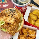 在郑州！！吃中国汉堡🍔get端午扇子…吼可爱！！