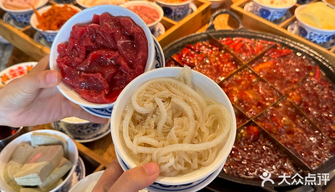 藏在鹅岭二厂景区里盖碗茶老火锅!