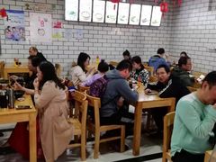 大堂-百年尹氏汤包(环球美食荟店)