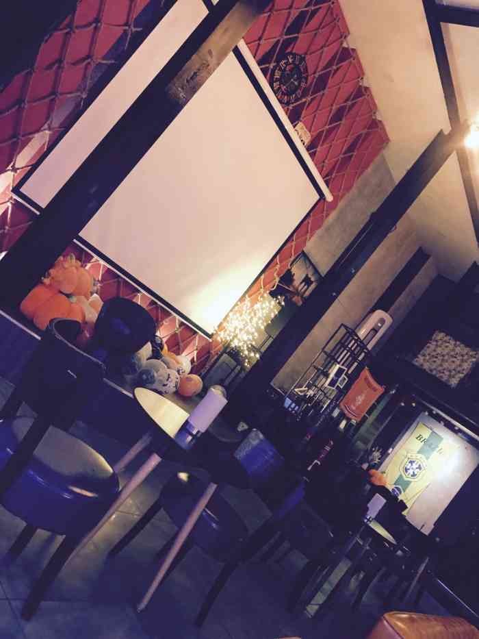 有猫舍的酒吧,简直超级棒