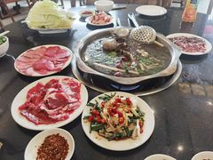 -周老三跷脚牛肉·全牛火锅(非遗传承店)