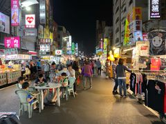 -六合夜市