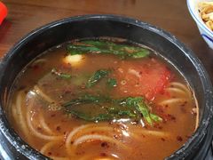 砂锅米粉-猪脑壳凉面(武陵源店)