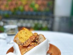 餐前面包配黄油-弗兰克牛排西餐厅Ribone steak house(柠檬花园店)