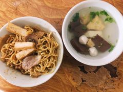 -松树干拌面店