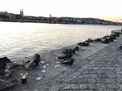 -多瑙河畔鞋履雕塑