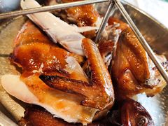 充满肉汁的大鸡腿子-五稻厨房粤西菜(新闻店)