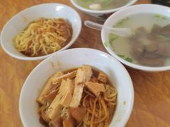 -松树干拌面店