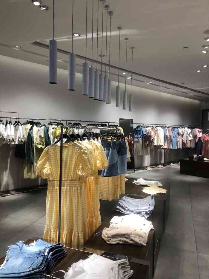 urban revivo(天津世纪都会店)-"世纪都会一层有一个超大的urban re.