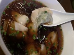 野荠菜鲜肉馄饨-南小馆(迪士尼小镇店)