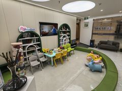 -瑞尔齿科(南京东路名人诊所)