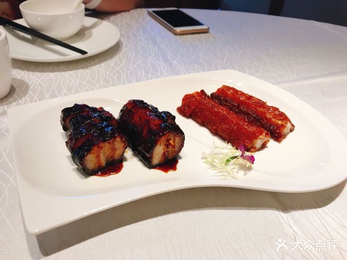 炳胜品味(珠江新城店)-脆皮叉烧拼秘制黑叉烧图片-广州美食-大众点评