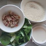 香喷喷的猪油菜饭，油亮亮的米饭，腊肉的咸香，太好吃！