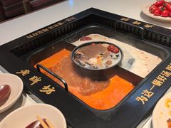 -老牌坊云南鱼豆花火锅(哈西万达店)