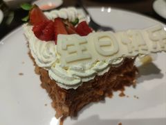 -大中华希尔顿酒店-念自助餐·嗨啤·小龙虾
