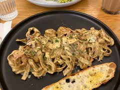 牛肝菌西班牙肉肠意粉-尤加利咖啡馆