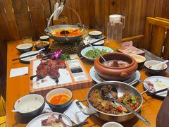 -老滇山寨•云南特色菜•地方菜•民族风情歌舞表演(金碧店)