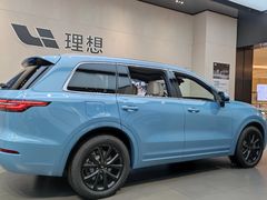 -理想汽车(世纪汇店)