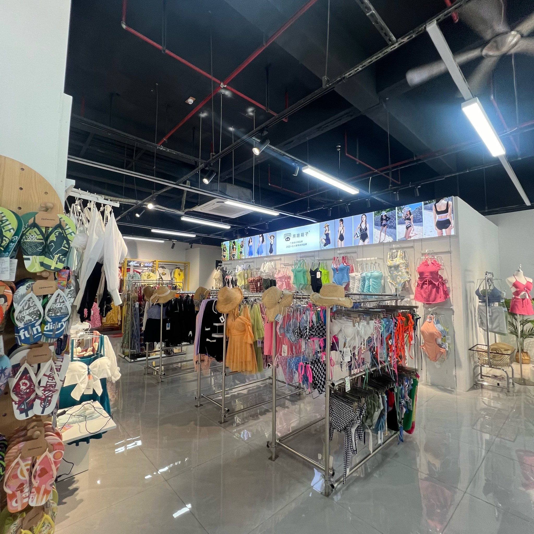 北海泳装集合店,泳装款式多样新颖,服务态