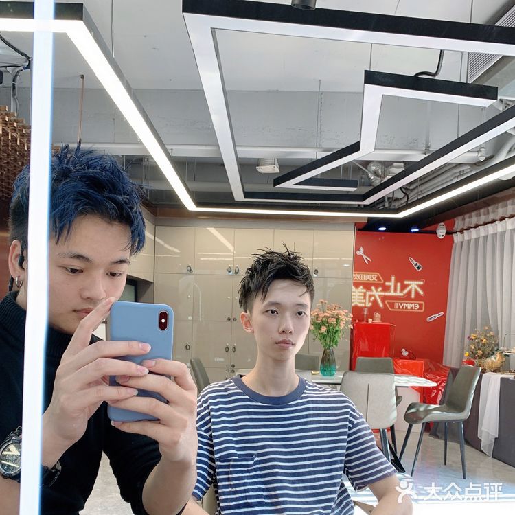 增加发型蓬松度的锡纸烫,长度不建议太长,5-7公分最佳