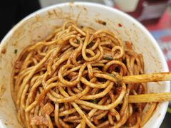-球场热干面老店