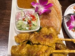 -Chom Cafe and Restaurant