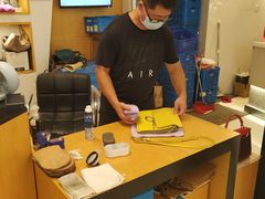 -爱革·奢品·鞋包·衣物·家居(金桥国际商业广场店)