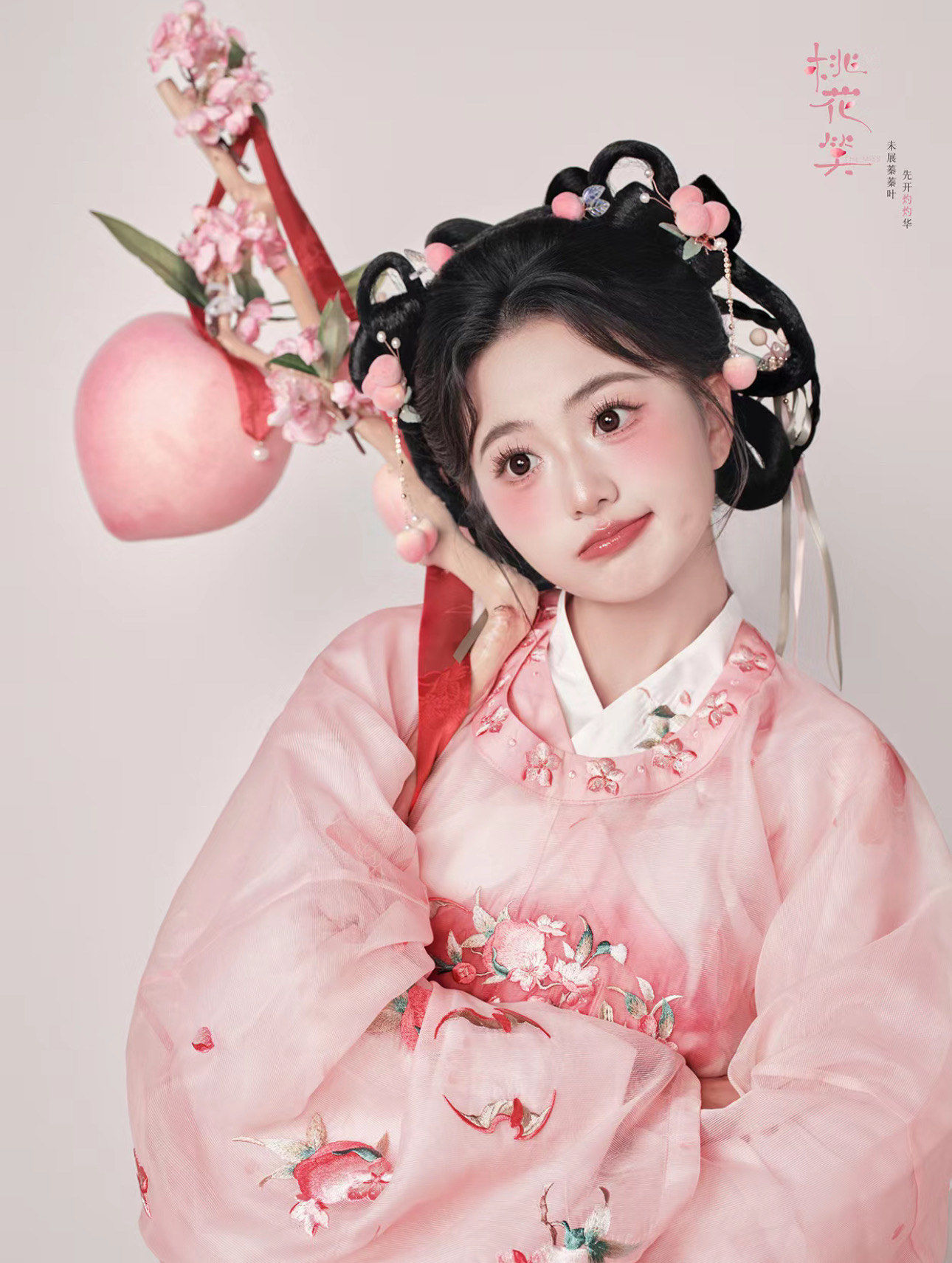 桃花笑 00后预制订婚照一定要拍的有新意