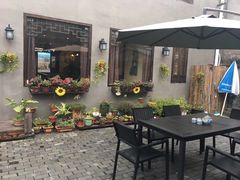 -小草屋轰趴馆别墅派对新场团建家庭聚会