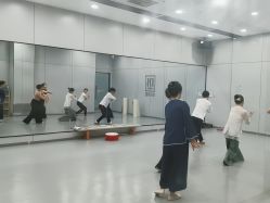 -单色舞蹈
