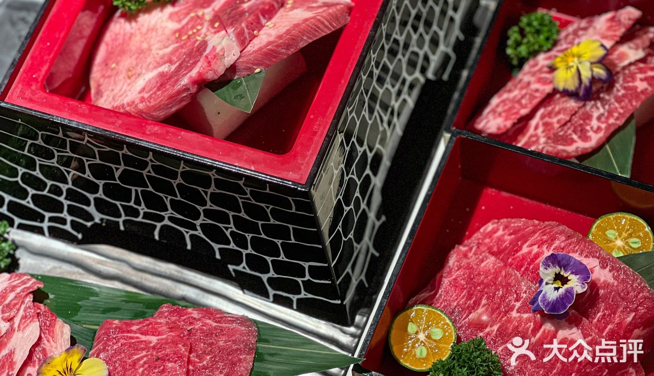 肉满堂怕不是从日漫里直接走出来的吧