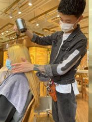 -一東造型烫发染发