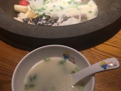 -咕嘟草帽鱼·牛奶一样的鲜鱼汤(天鹅湖万达广场店)