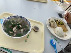 双拼河粉（牛肉鱼片）-笔架山食堂