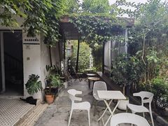 -彳亍咖啡·这里(水湾路店)