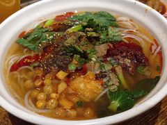 -爆炸头阿姨小四川正宗川味小吃(无任何分店)